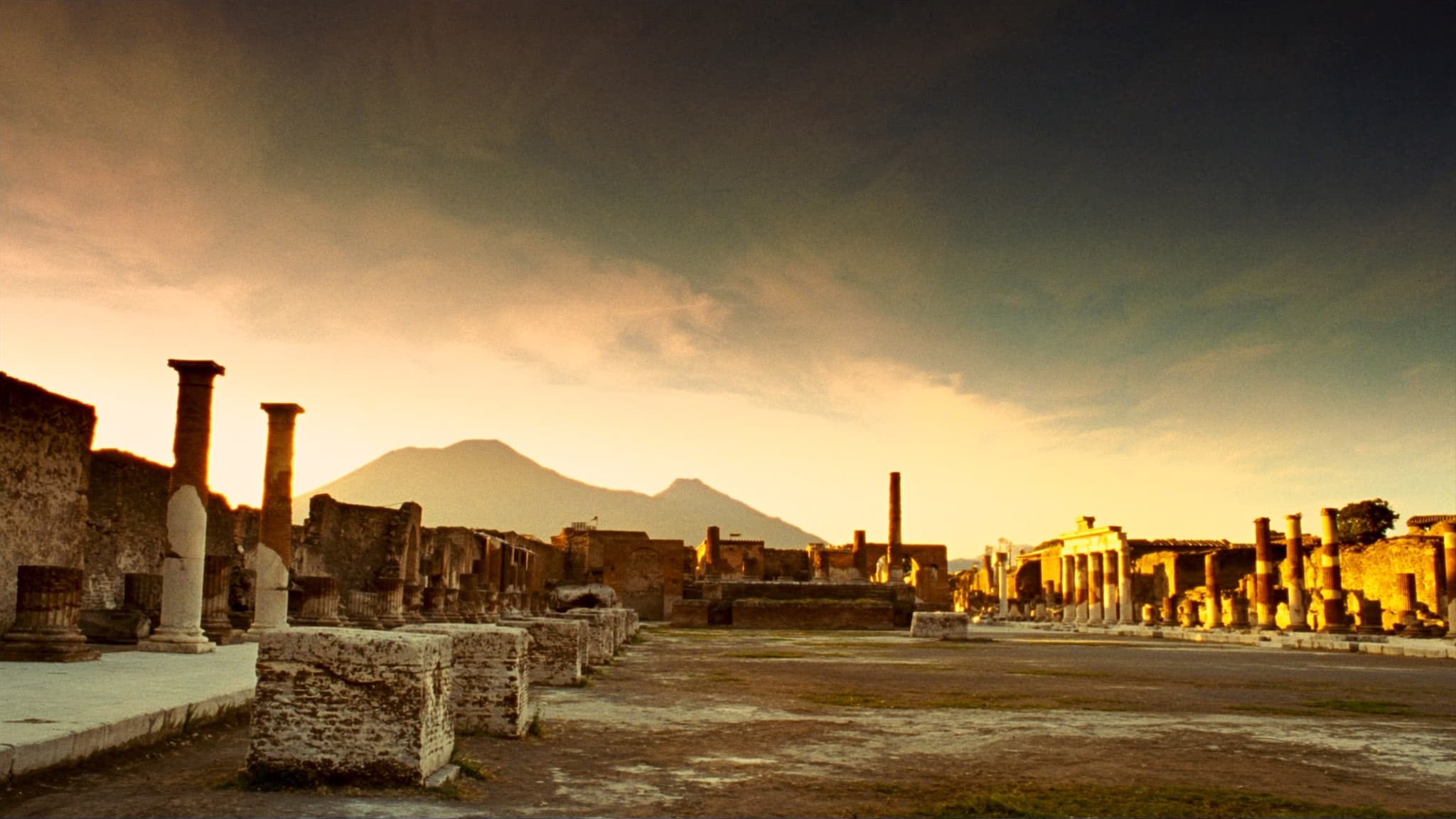 Naples to Pompeii by Train: the Pompei Scavi Circumvesuviana Guide (2026)
