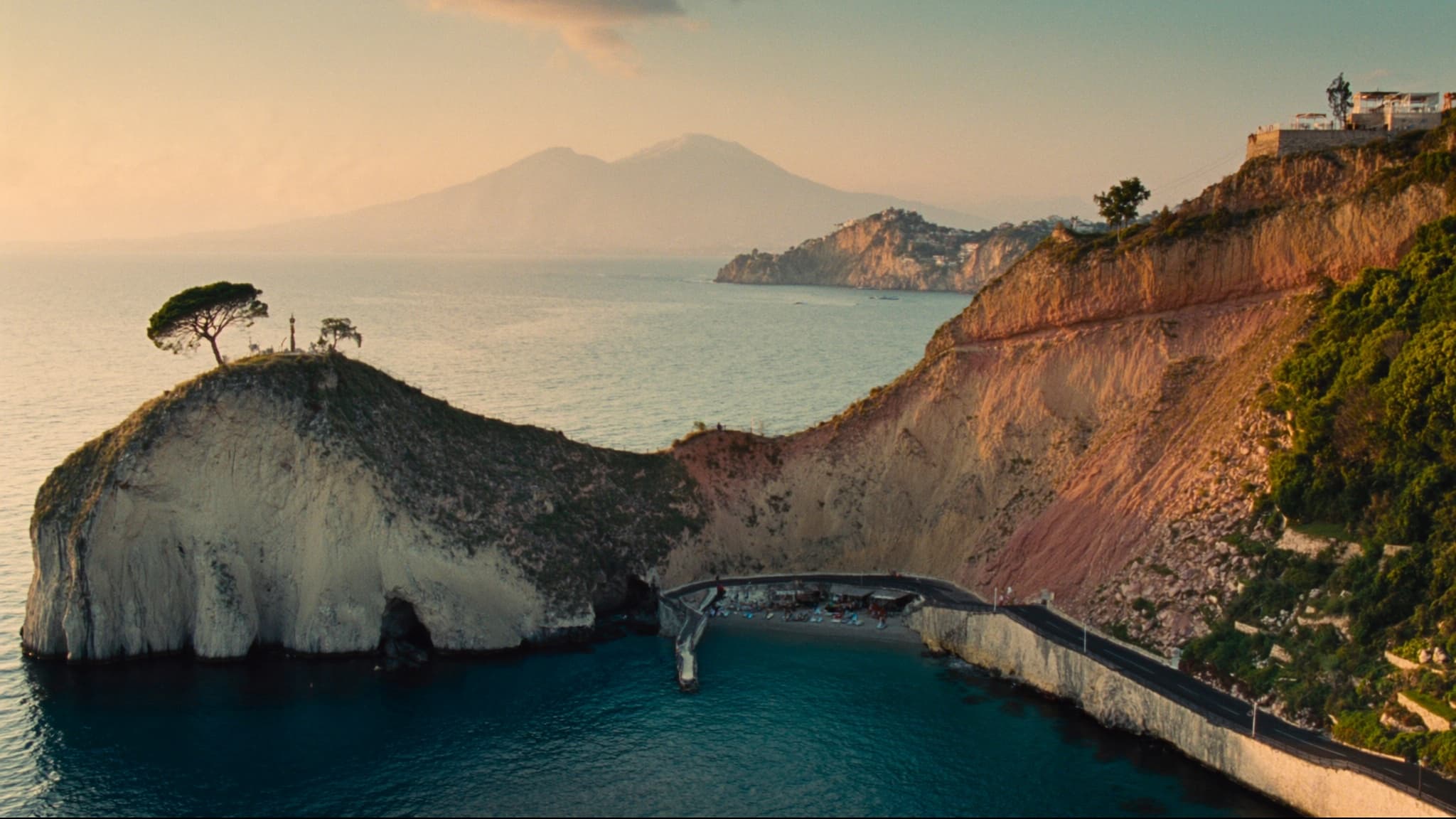 Naples to Seiano by Circumvesuviana: Marina di Aequa, Mid-Range Hotels & the Express Skip (2026)