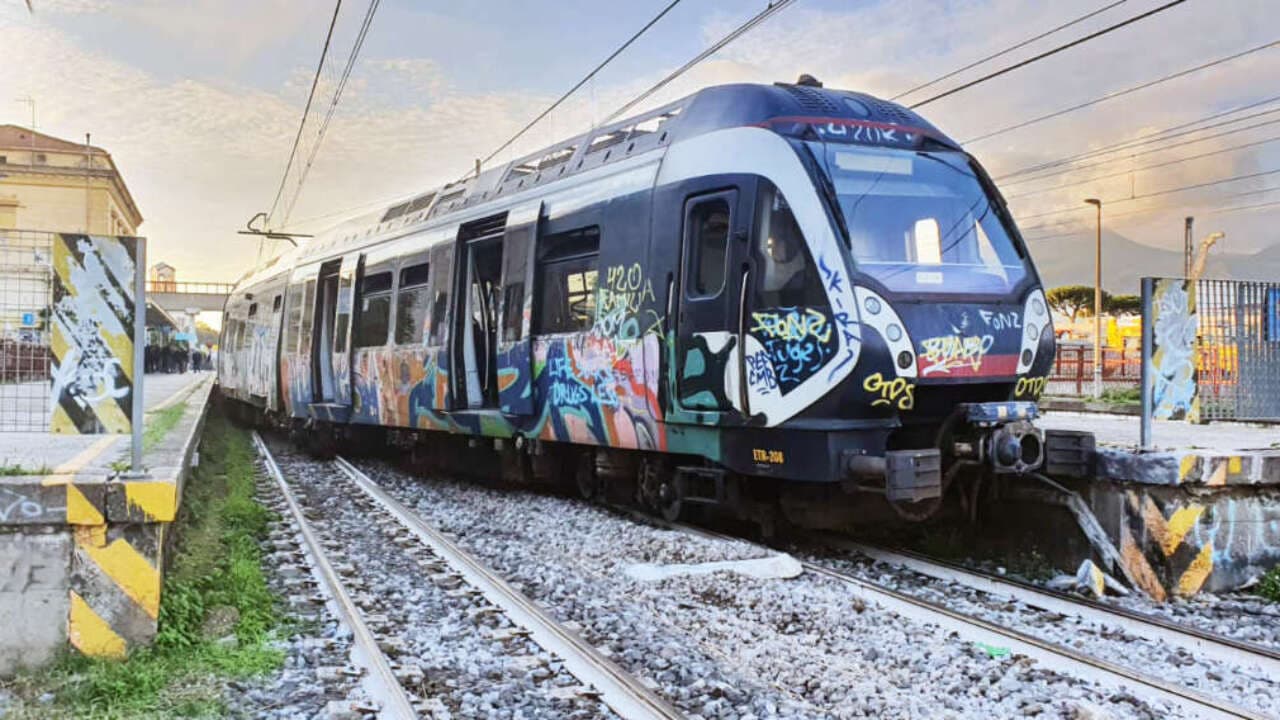 Naples to Castellammare di Stabia by Circumvesuviana Train: 2026 Guide