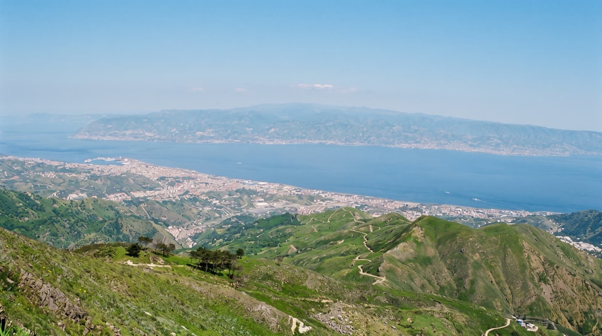 Vom Kreuzfahrthafen Messina nach Taormina: Zug, Bus & Transfer