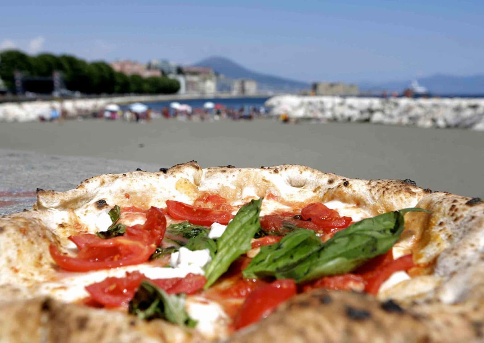 Neapolitan pizza on the lungomare