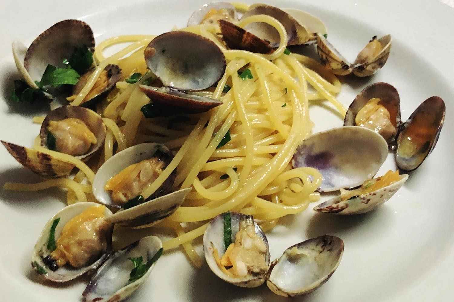Spaghetti alle vongole at the harbour