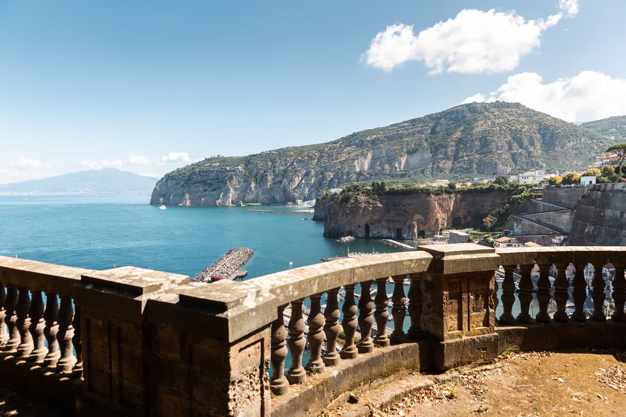 Naples to Sant'Agnello by Circumvesuviana: the Quiet-Luxury Sorrento Address (2026)