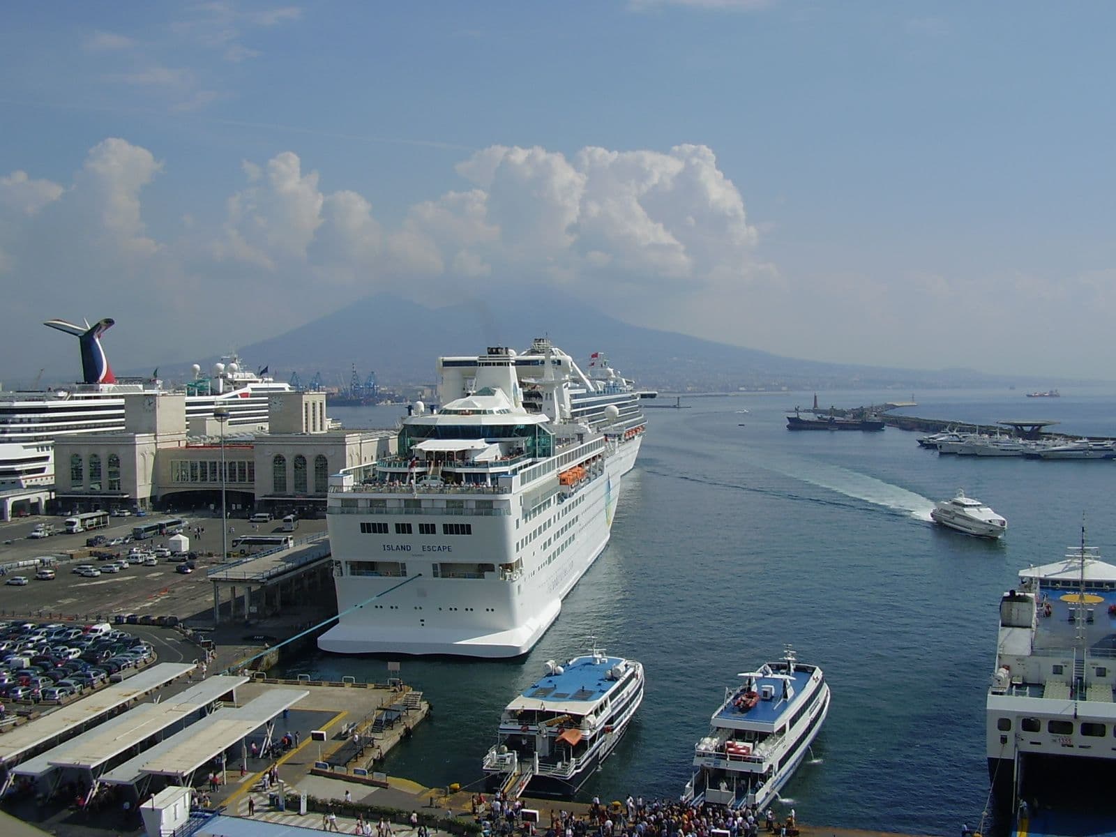 Private chauffeur transfer from Naples Port to Naples Station