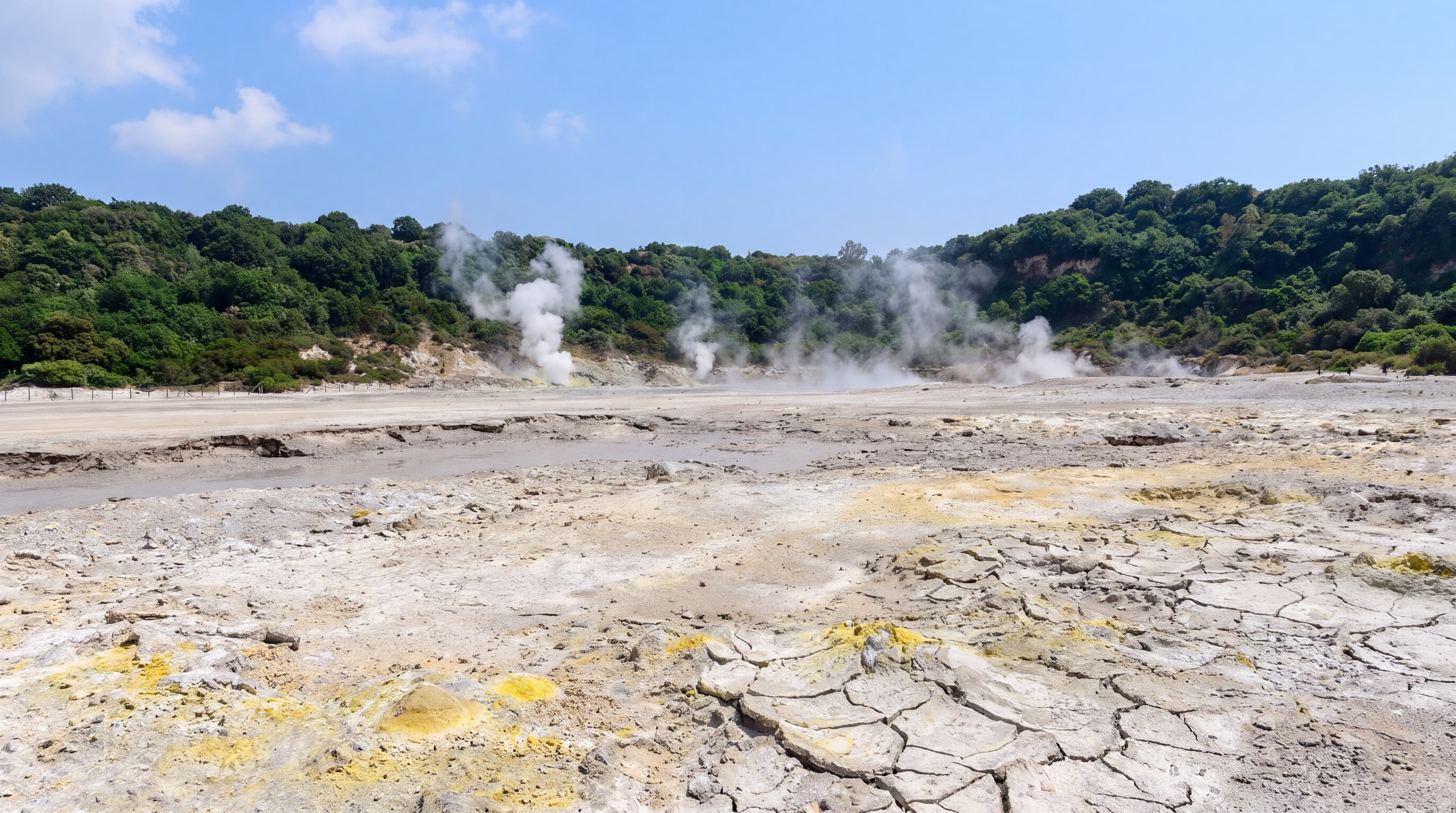 Campi Flegrei: Solfatara, Cuma, Baia e pranzo a Pozzuoli — photo 1