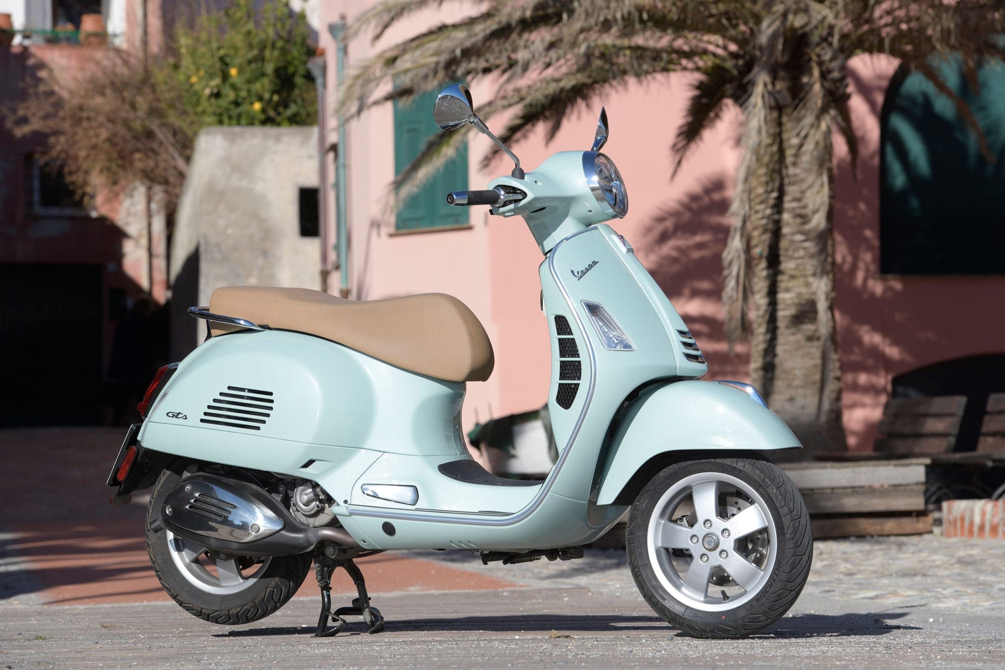 Piaggio Vespa GTS 300 2