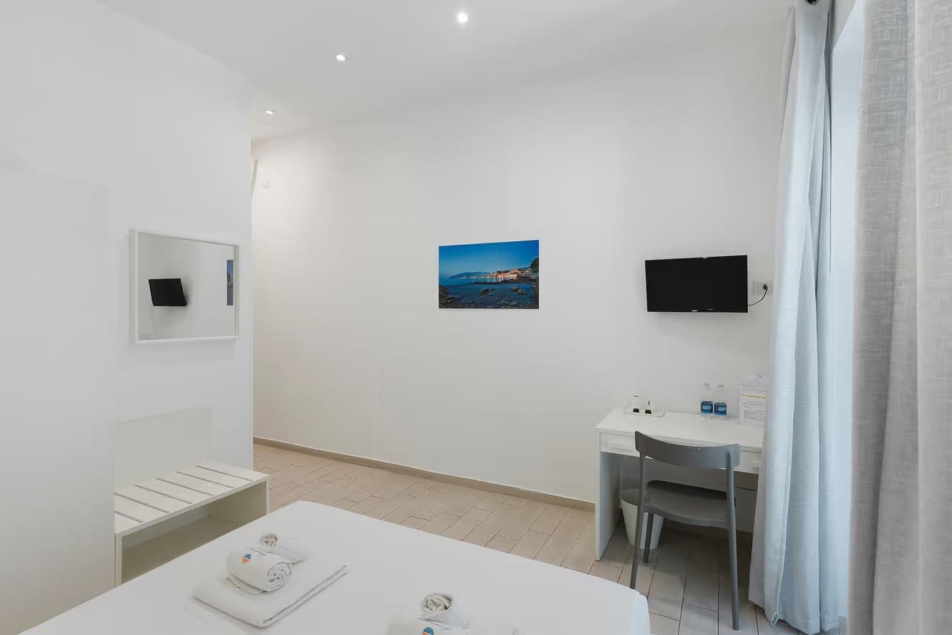 Photo of Chambres Lungomare - Chambre Beatrice - Castellammare di Stabia, Campania, Italia, photo 10