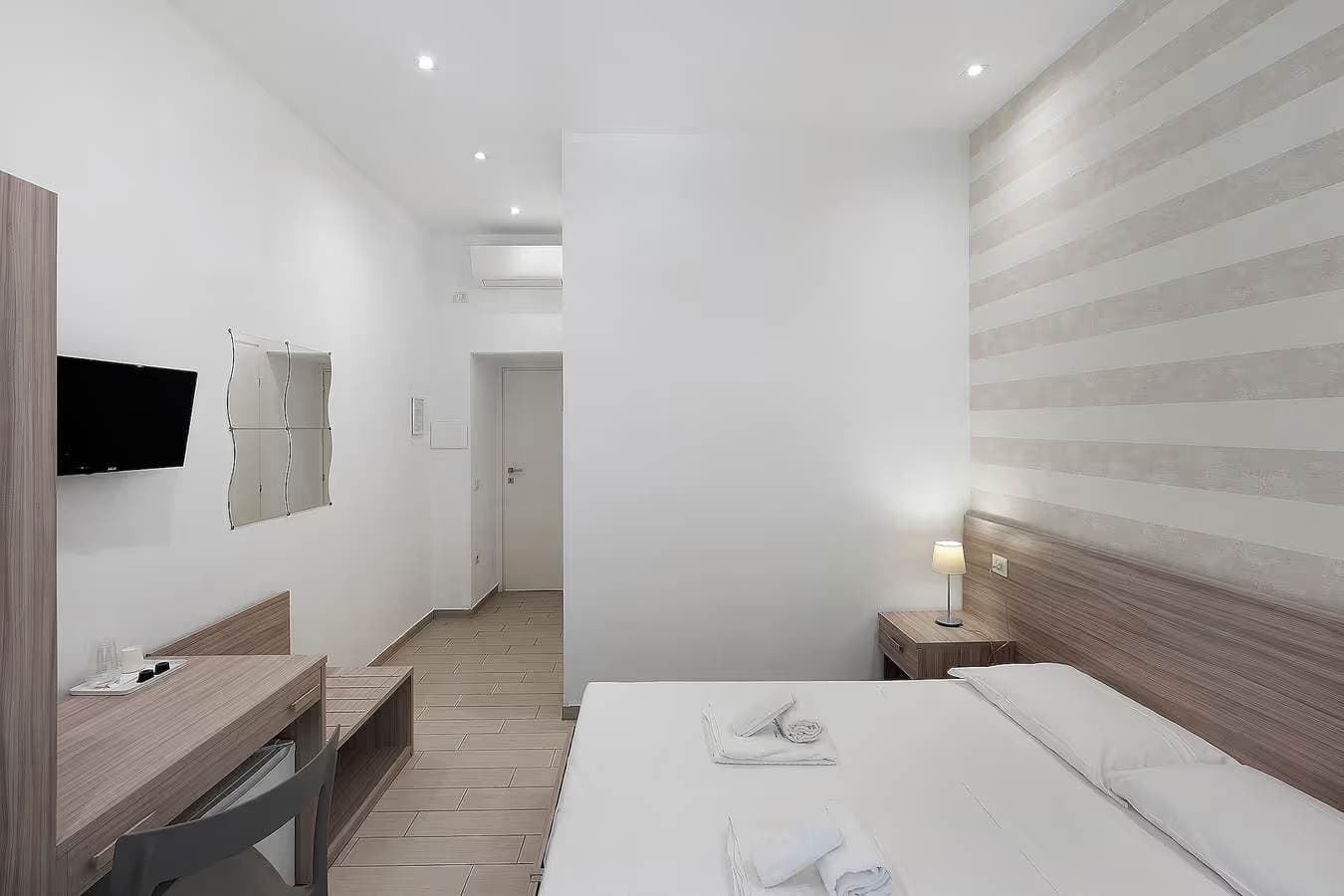 Photo of Seafront Rooms - Room Lavinia - Castellammare di Stabia, Campania, Italia, photo 5